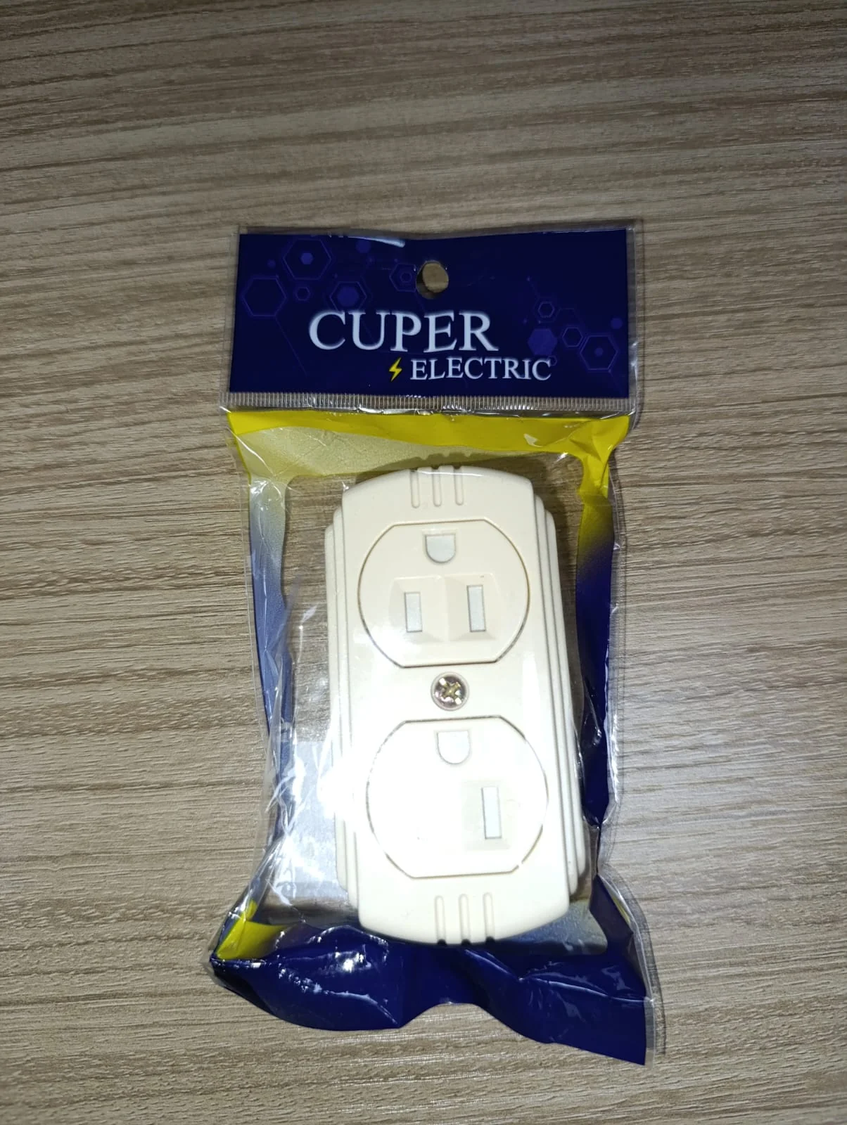 TOMACORRIENTE DE SOBREPONER (SUPERFICIAL) — 15A 125V · CINCADO AMARILLO