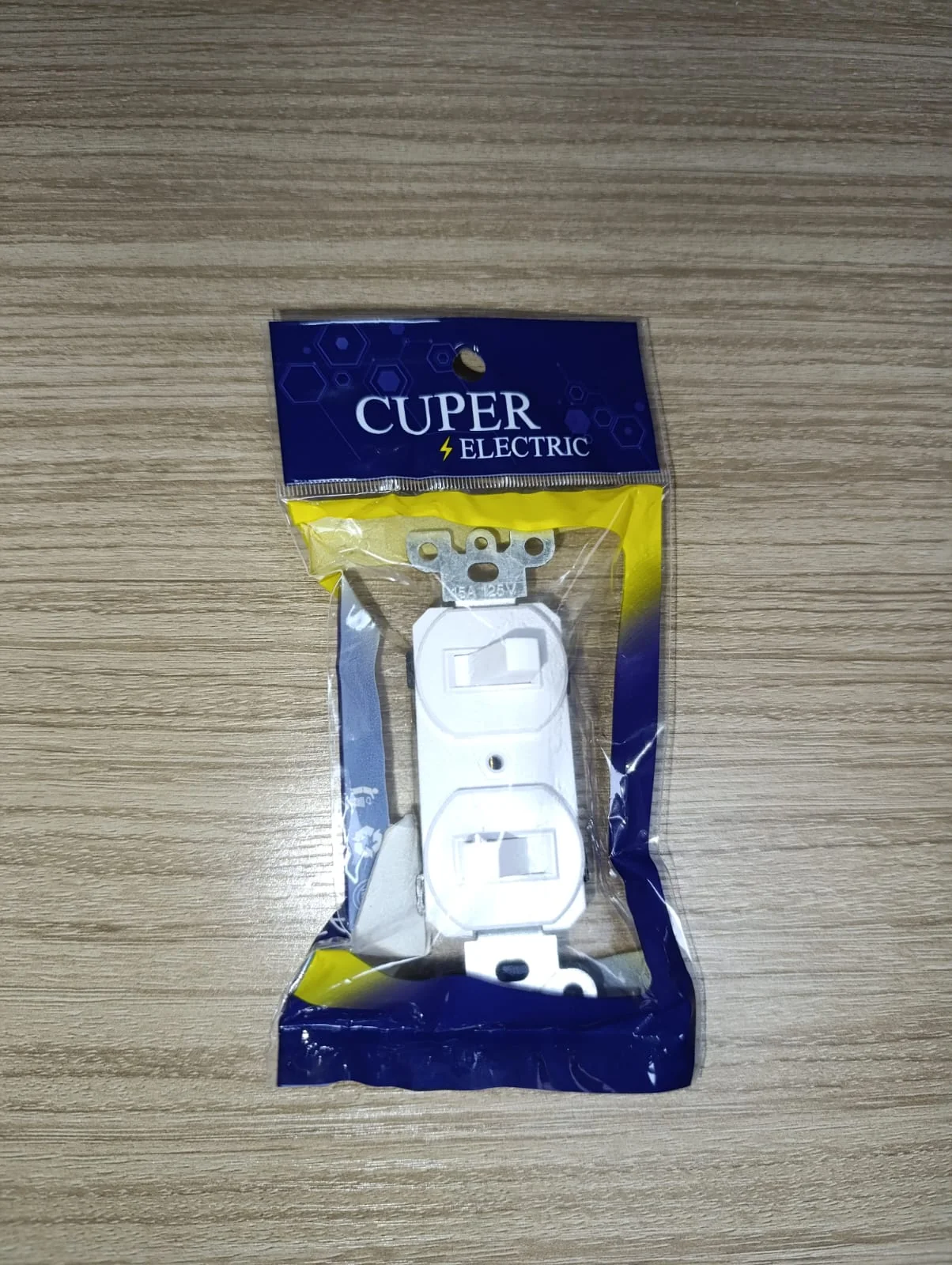 INTERRUPTOR DOBLE — 15A 125V · CINCADO